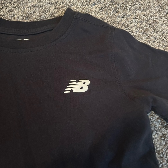 New Balance Black Short Sleeve Tee - Picture 2 of 3